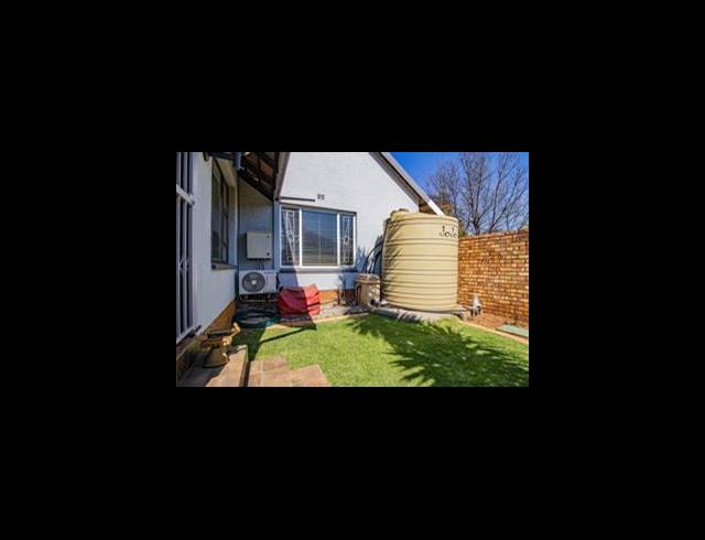 5 BEDROOM FREESTANDING FOR SALE IN GLEN MARAIS